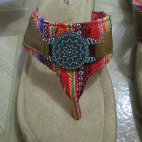 Minnetonka Sandals New with Box size 8 "Marana" - Picture 4 of 4